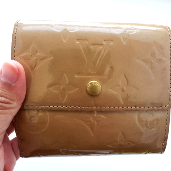 Authentic Louis Vuitton Vernis Compact Wallet - Picture 1 of 16